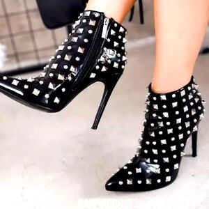 NWOT Cape Robbin Studded Black Stiletto Ankle Boots